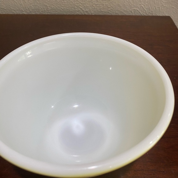 Vintage 1950’s, Pyrex, Small Yellow Nesting Bowl - Picture 2 of 6